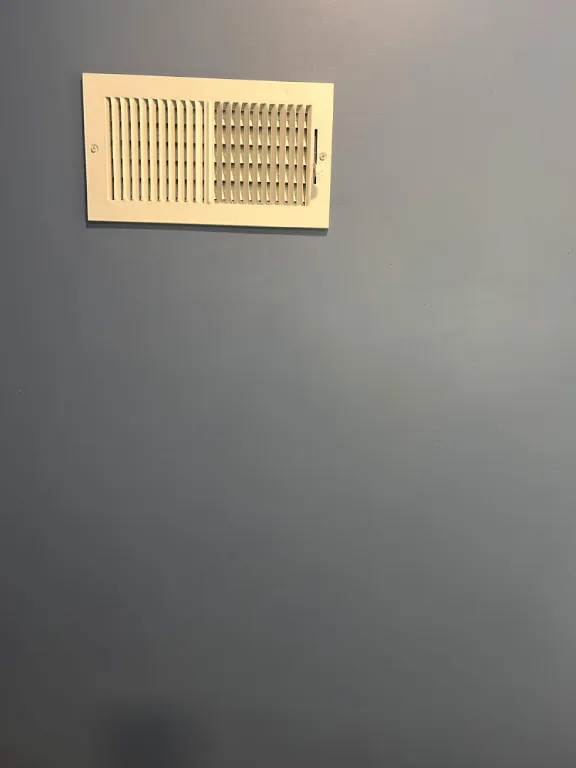 Smooth painted wall after the plaster repair
